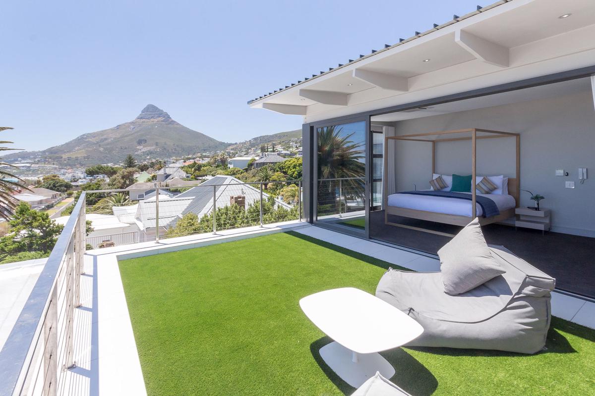 Luxury real estate 在天上生活