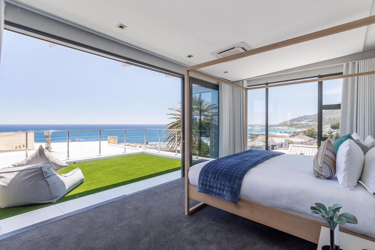 Luxury properties 在天上生活