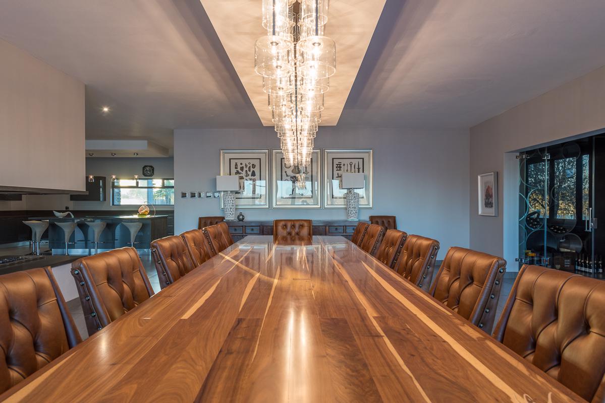 西弗恩河上精美现代家具之梦 mansions