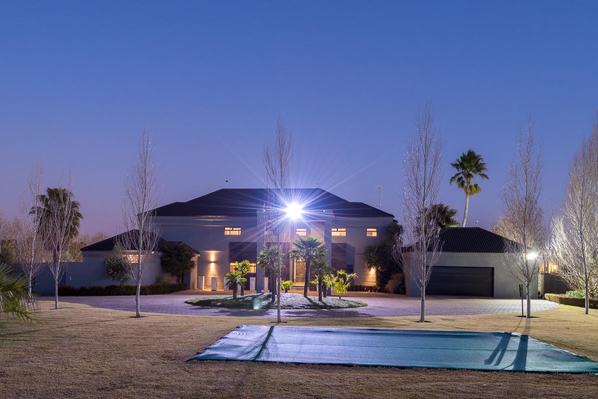 西弗恩河上精美现代家具之梦 luxury real estate