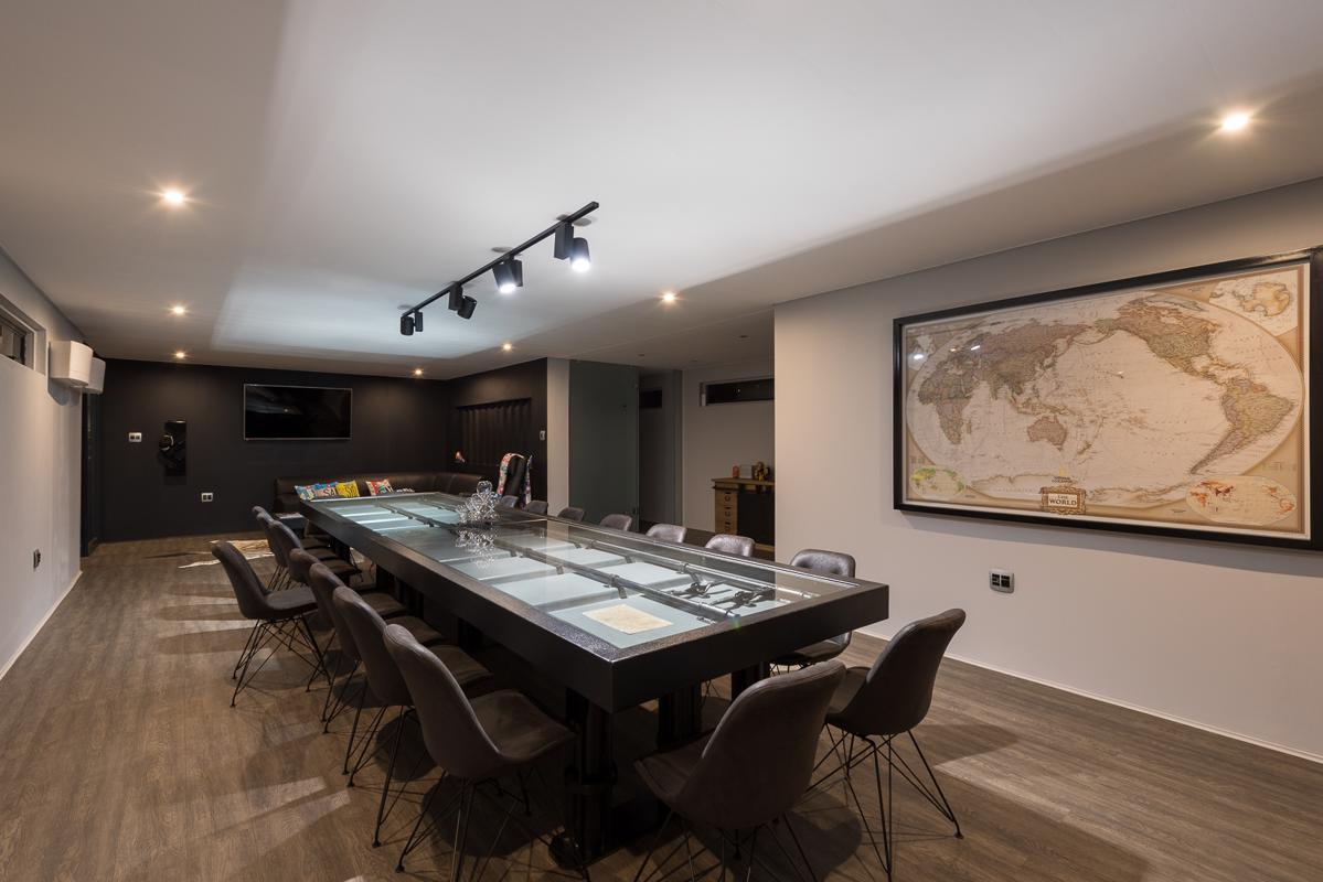 Mansions 西弗恩河上精美现代家具之梦