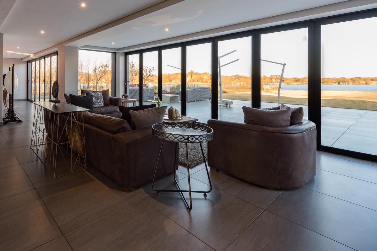 西弗恩河上精美现代家具之梦 luxury real estate