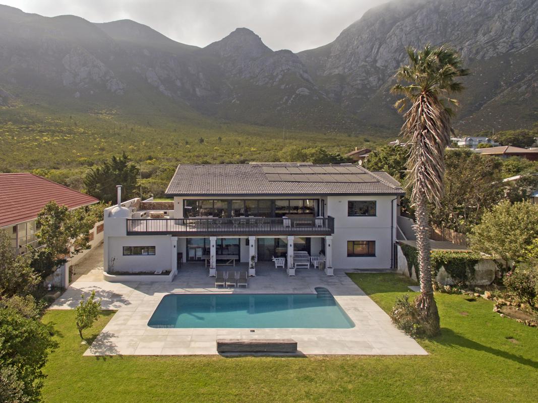 EPITOME OF LUXURY AND STYLE IN HERMANUS