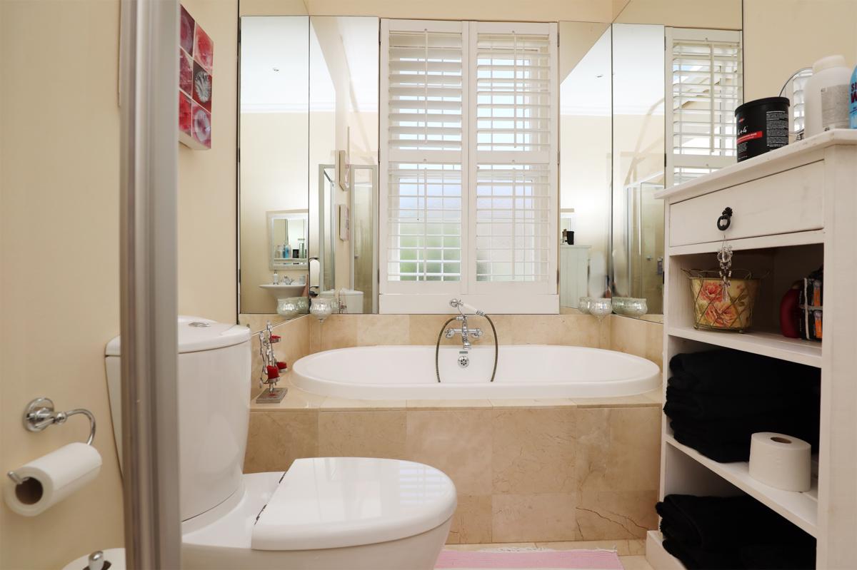 Luxury homes in 精致的奢华与优雅