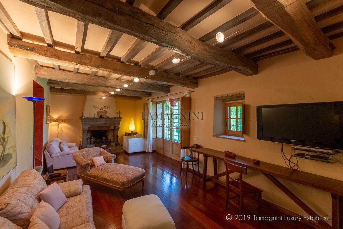 Luxury real estate 坐落在托斯卡纳乡村的庄园