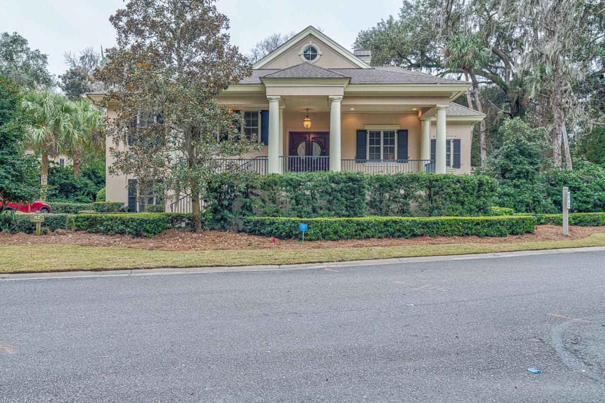 OUTSTANDING CUSTOM-BUILT HOME