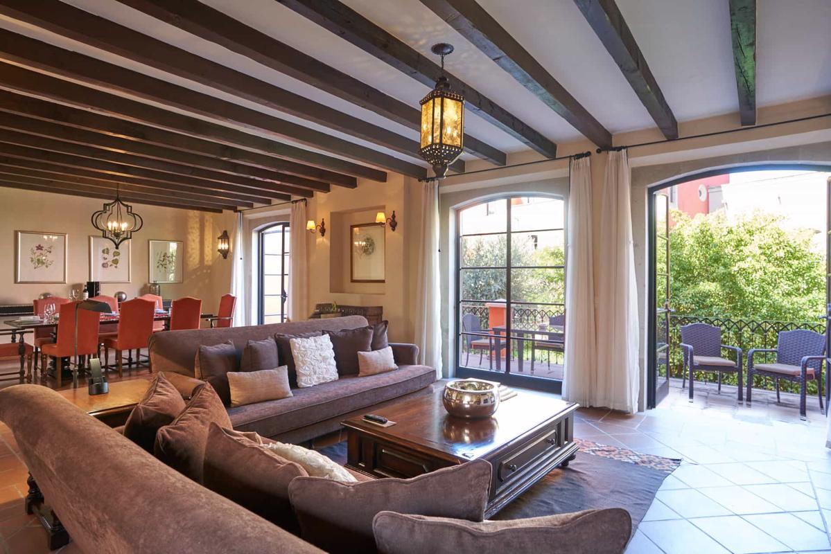 ROSEWOOD RESIDENCE 7
