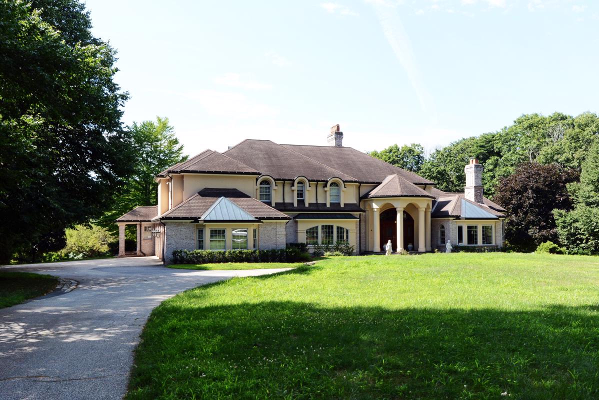 CUSTOM MANOR ON NEARLY EIGHT ACRES