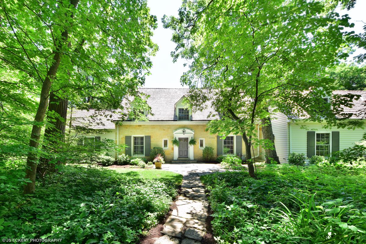 HAVE IT ALL IN THE HEART OF LAKE BLUFF Illinois Luxury Homes