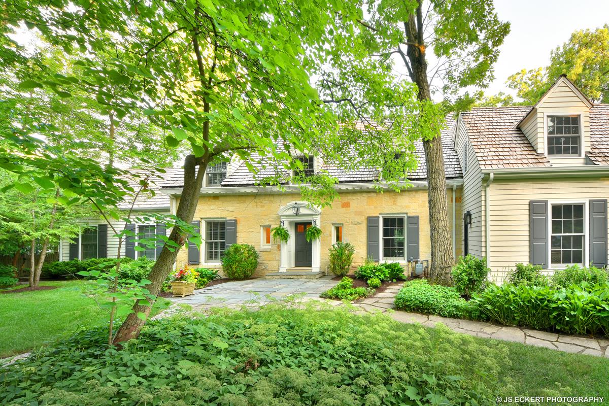 HAVE IT ALL IN THE HEART OF LAKE BLUFF Illinois Luxury Homes