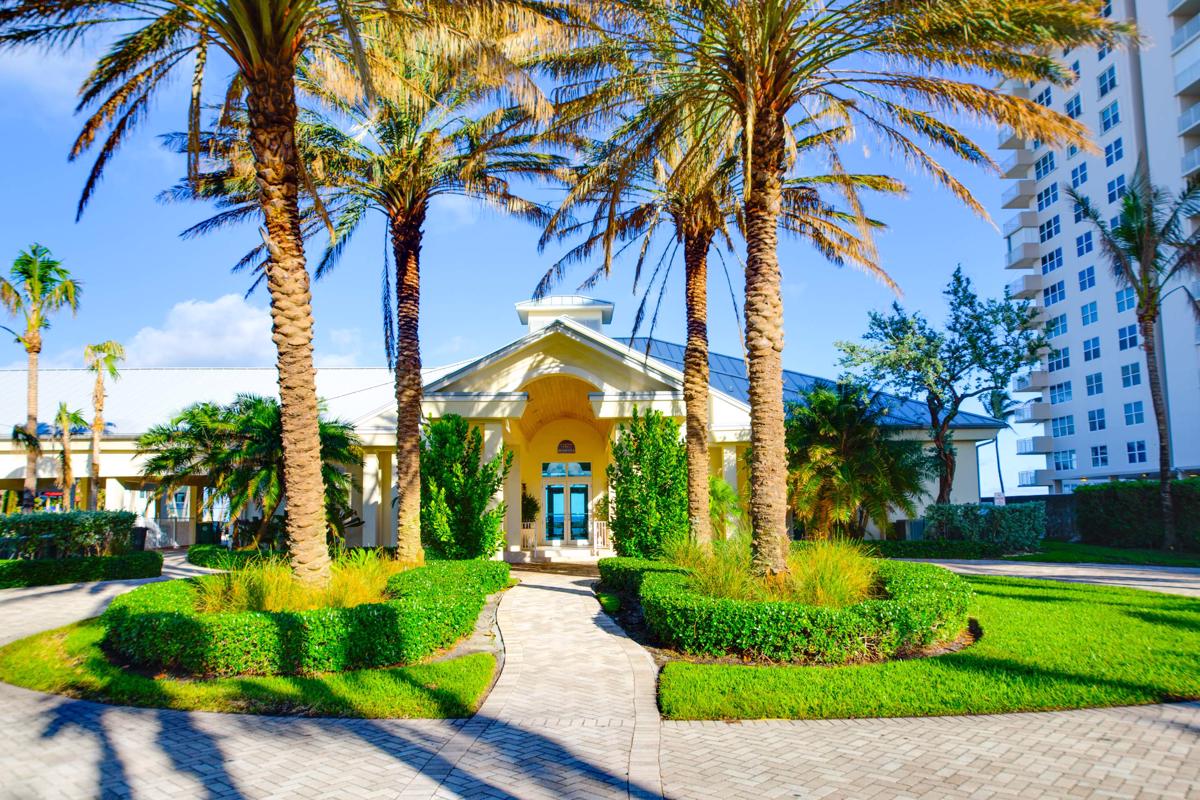 EXCLUSIVE, GATED COMMUNITY OF SEA RANCH LAKES Florida Luxury Homes
