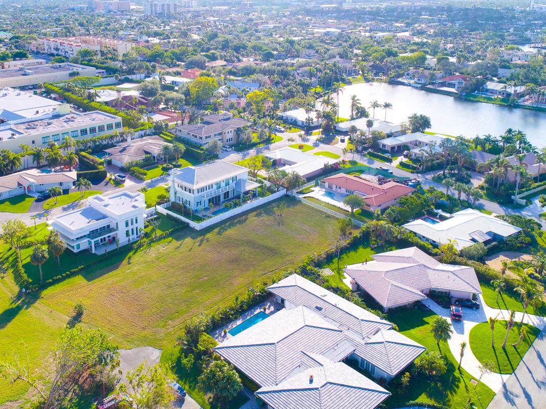 EXCLUSIVE, GATED COMMUNITY OF SEA RANCH LAKES Florida Luxury Homes