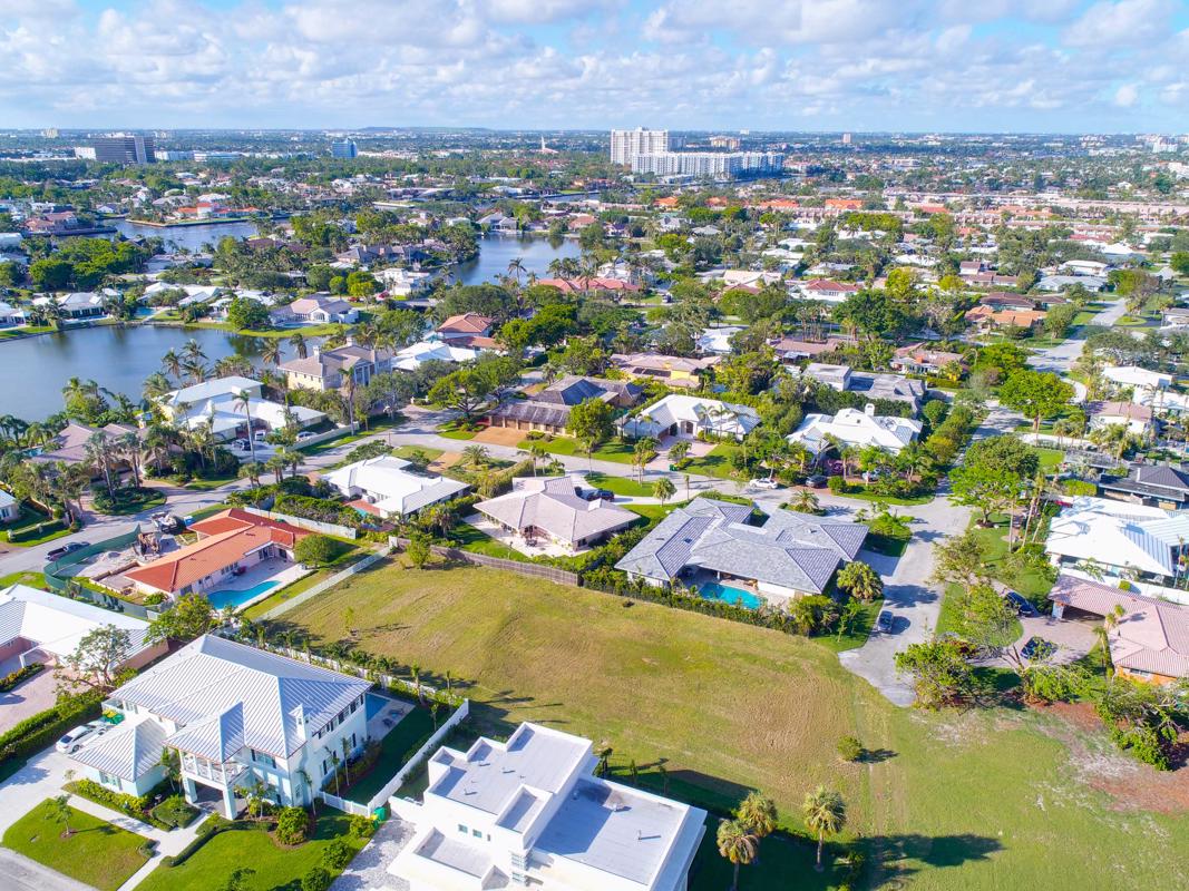 EXCLUSIVE, GATED COMMUNITY OF SEA RANCH LAKES Florida Luxury Homes