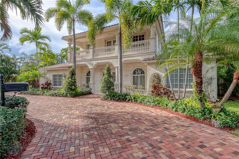 METICULOUSLY MAINTAINED RESIDENCE
