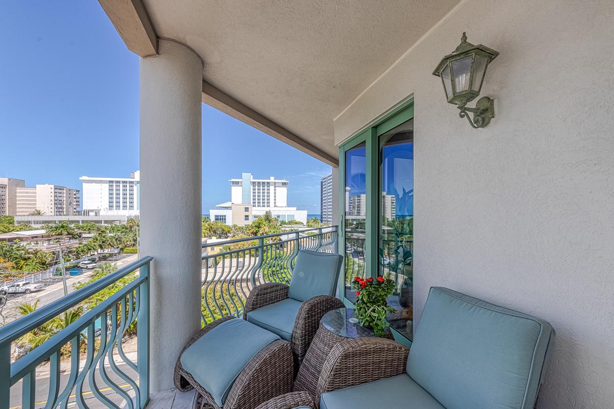 DIRECTLY ON FORT LAUDERDALE’S INTRACOASTAL BIRCH POINTE CONDO Florida