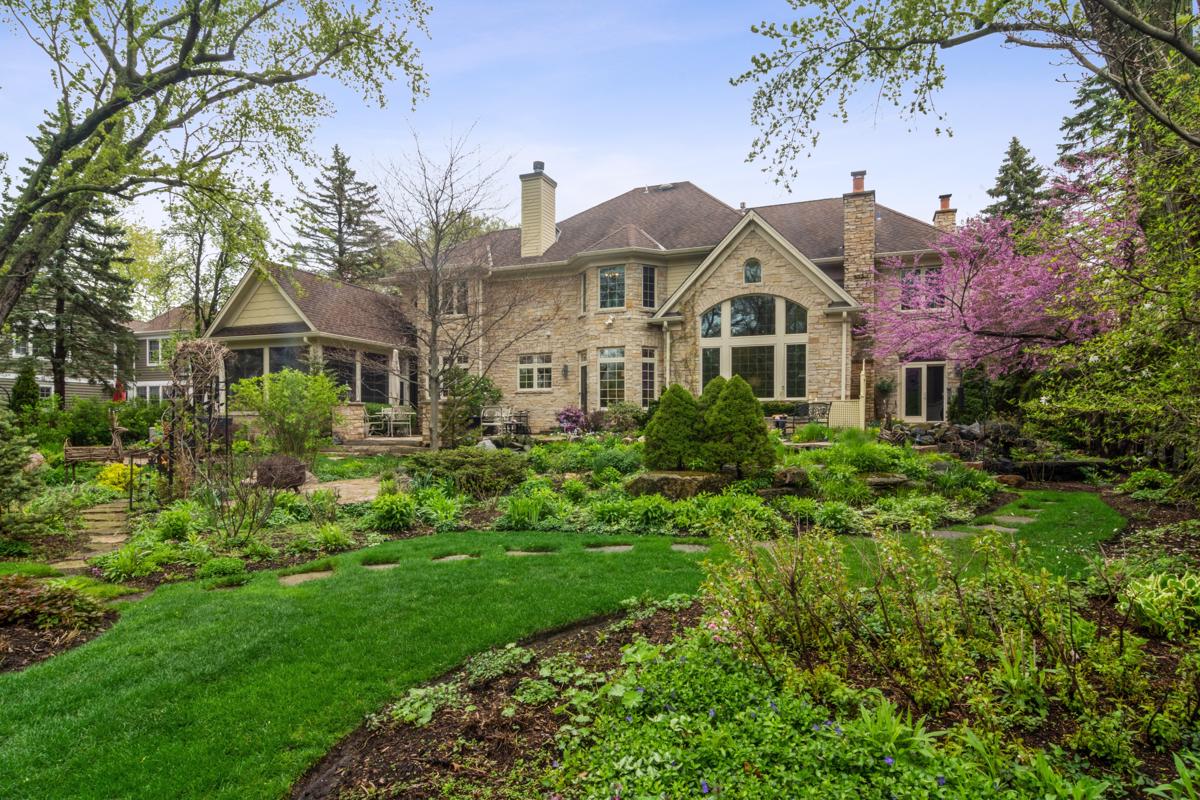 916 N. FORREST, ARLINGTON HEIGHTS, ILLINOIS Illinois Luxury Homes