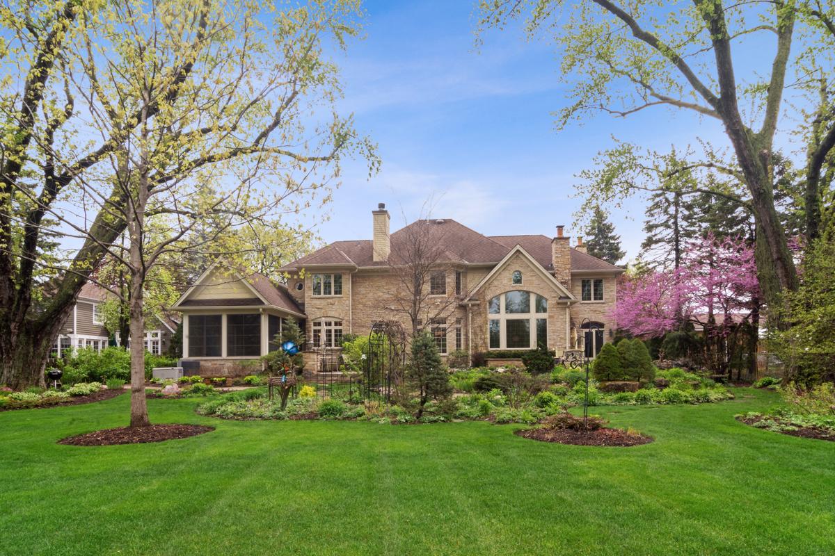 916 N. FORREST, ARLINGTON HEIGHTS, ILLINOIS Illinois Luxury Homes
