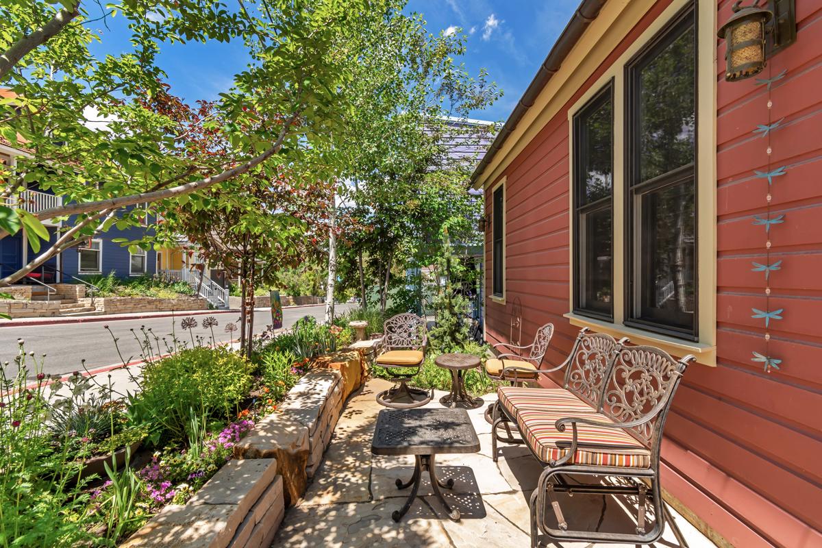 Mansions in 旧城后院最好的上主干道