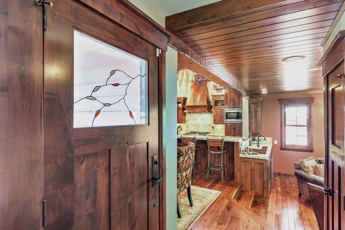 Luxury homes 旧城后院最好的上主干道