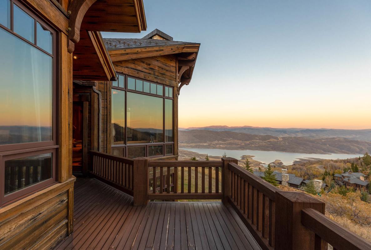 DRAMATIC JORDANELLE RESERVOIR AND DEER VALLEY VIEWS SKI INSKI OUT