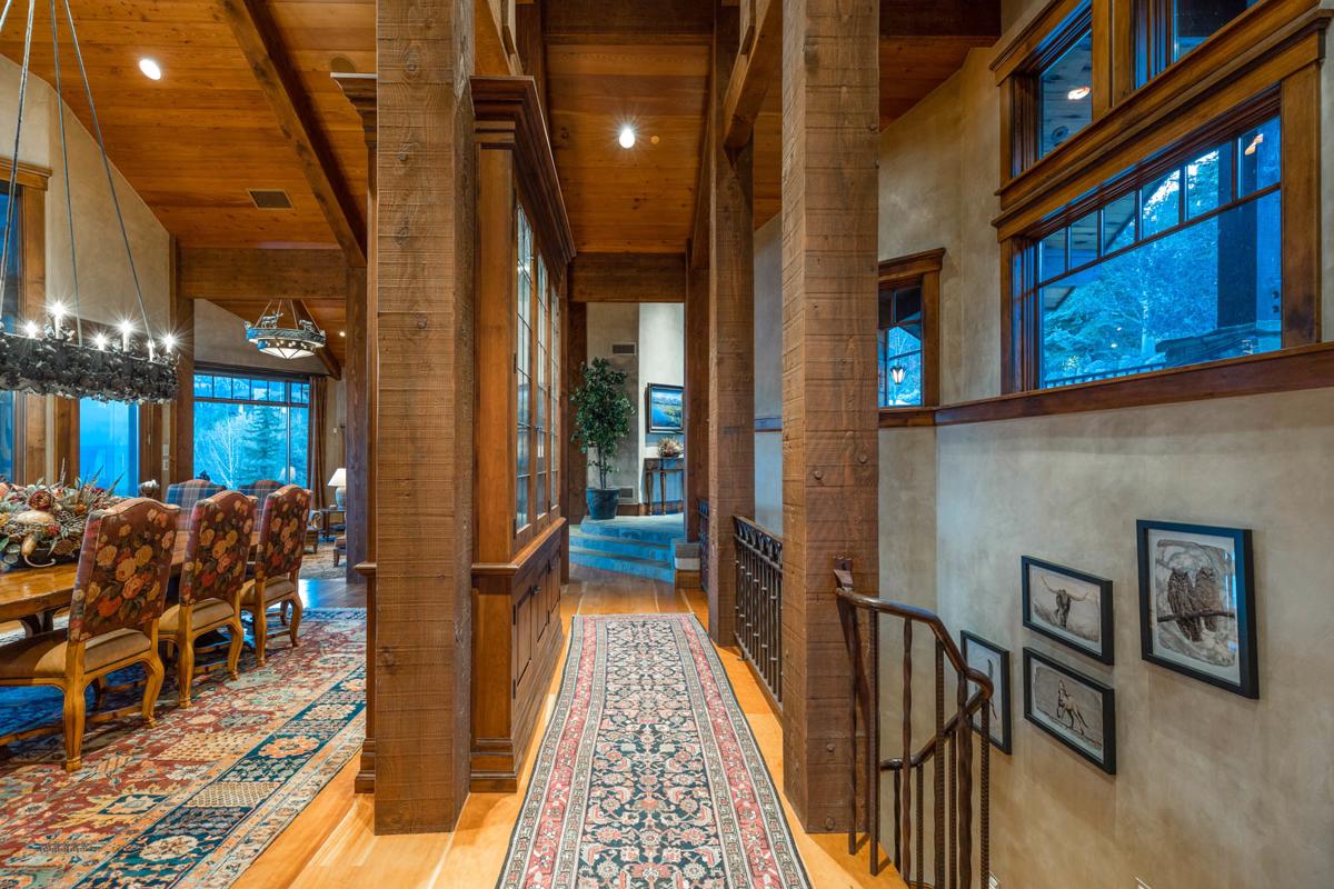 DRAMATIC JORDANELLE RESERVOIR AND DEER VALLEY VIEWS SKI INSKI OUT