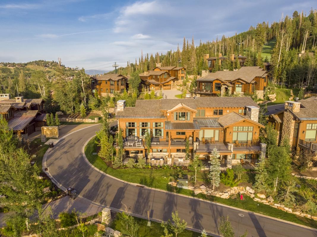 DESIGNER DEER VALLEY SKIIN AND OUT CONDO Utah Luxury Homes