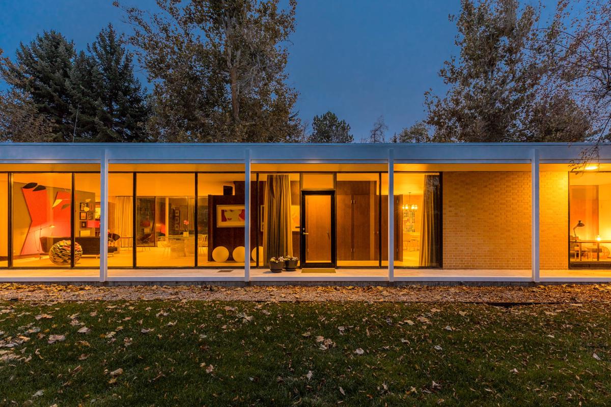 ARCHITECT DEAN GUSTAVSON DESIGNED THIS GLASS AND STEEL HOME Utah