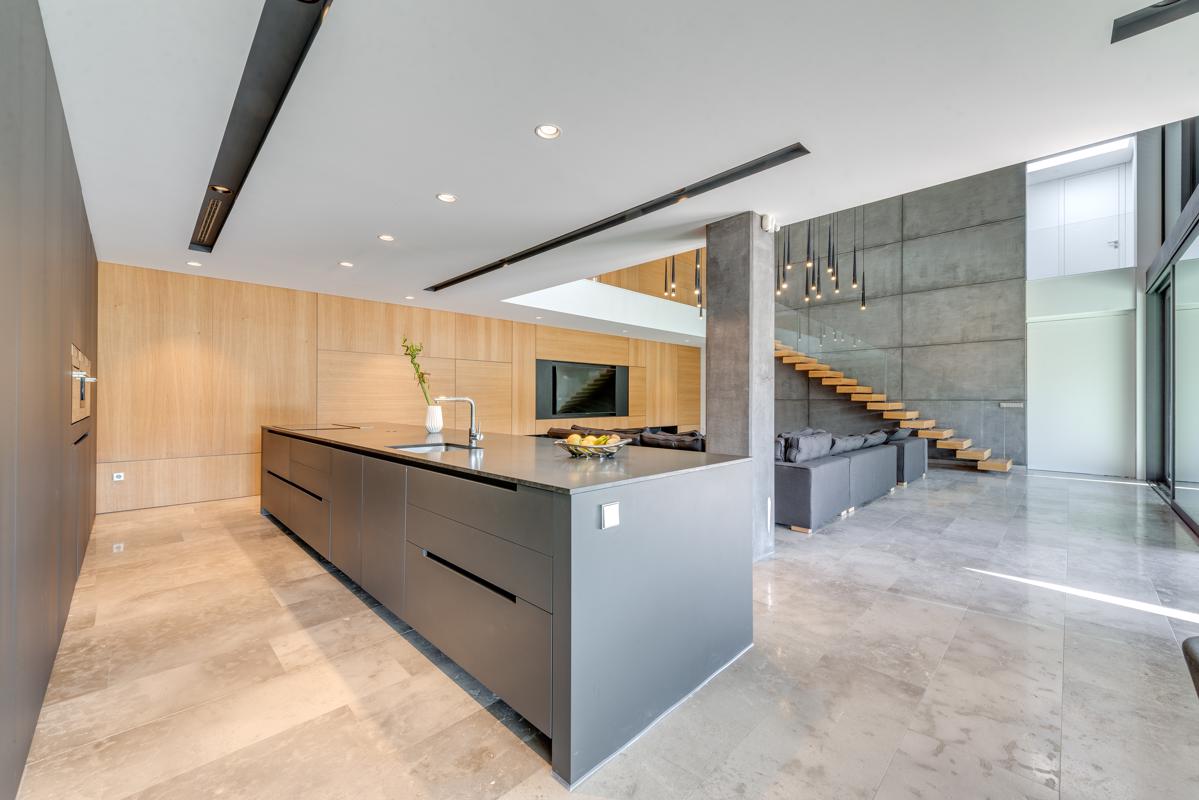 潘查雷沃的一栋现代而高效的待售房屋 luxury homes