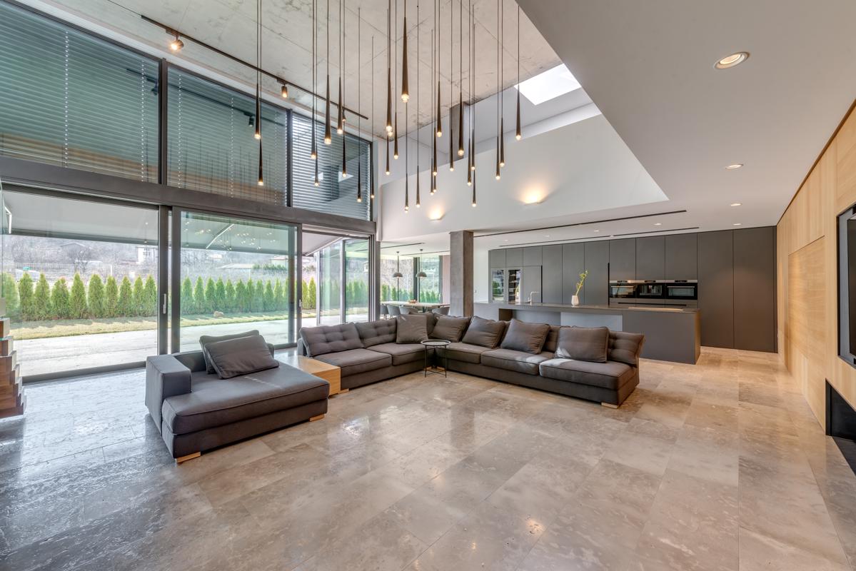 Luxury real estate 潘查雷沃的一栋现代而高效的待售房屋