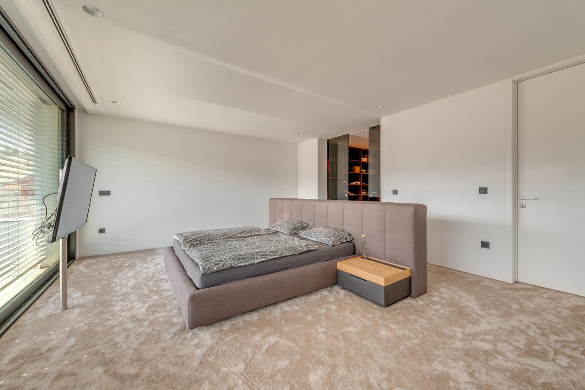 潘查雷沃的一栋现代而高效的待售房屋 luxury real estate