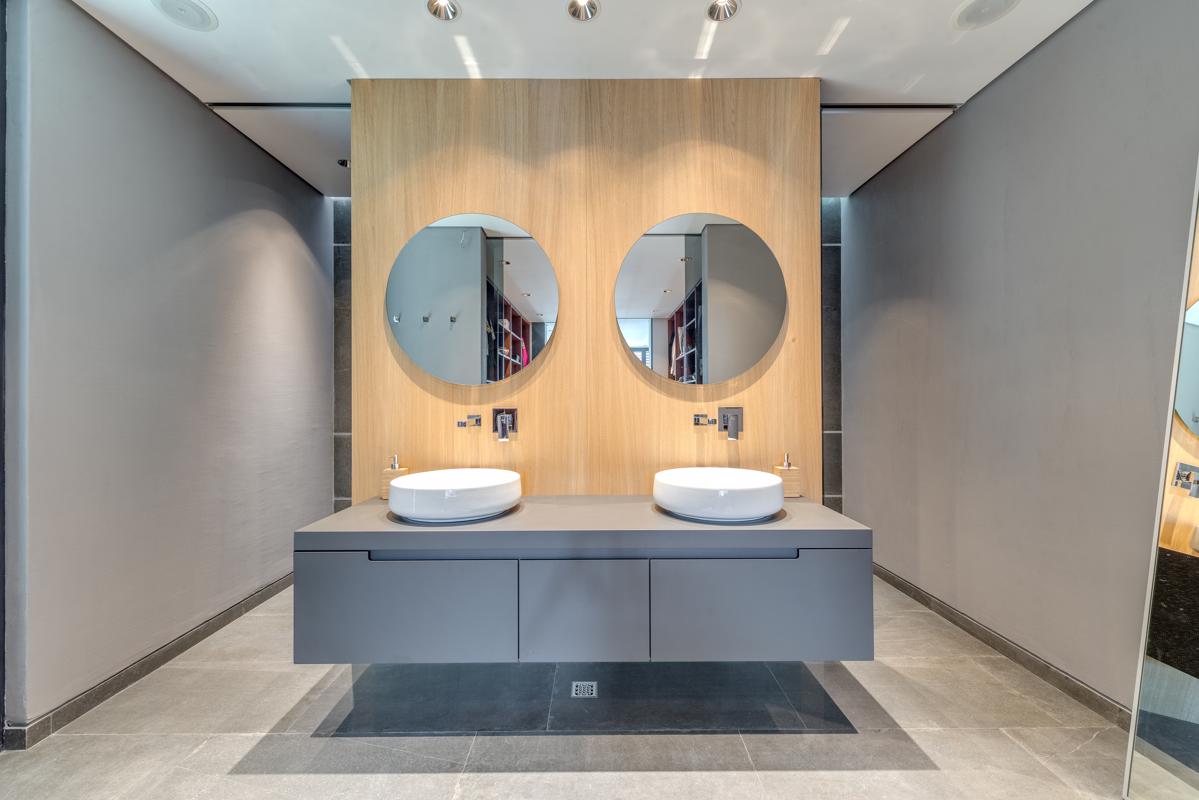 Luxury properties 潘查雷沃的一栋现代而高效的待售房屋