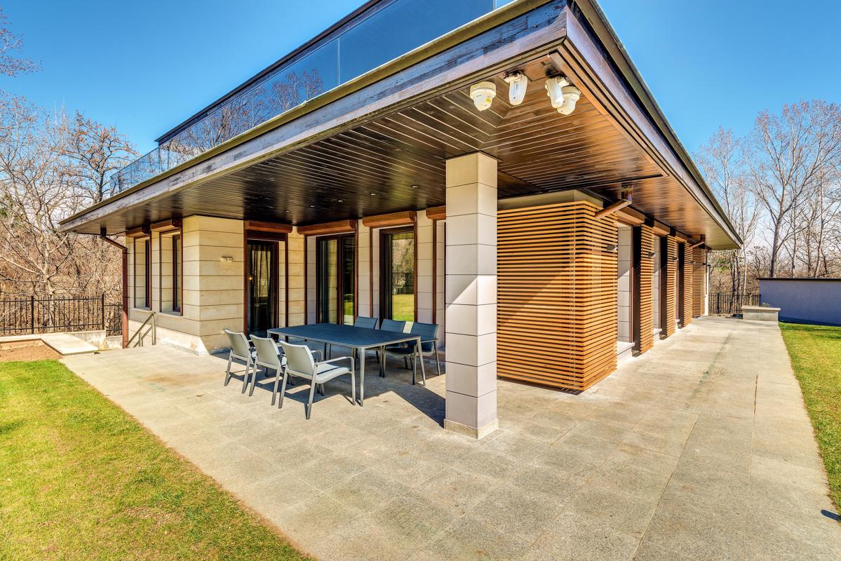 EXCLUSIVE HOUSE FOR SALE NEAR THE "BELLS" MONUMENT