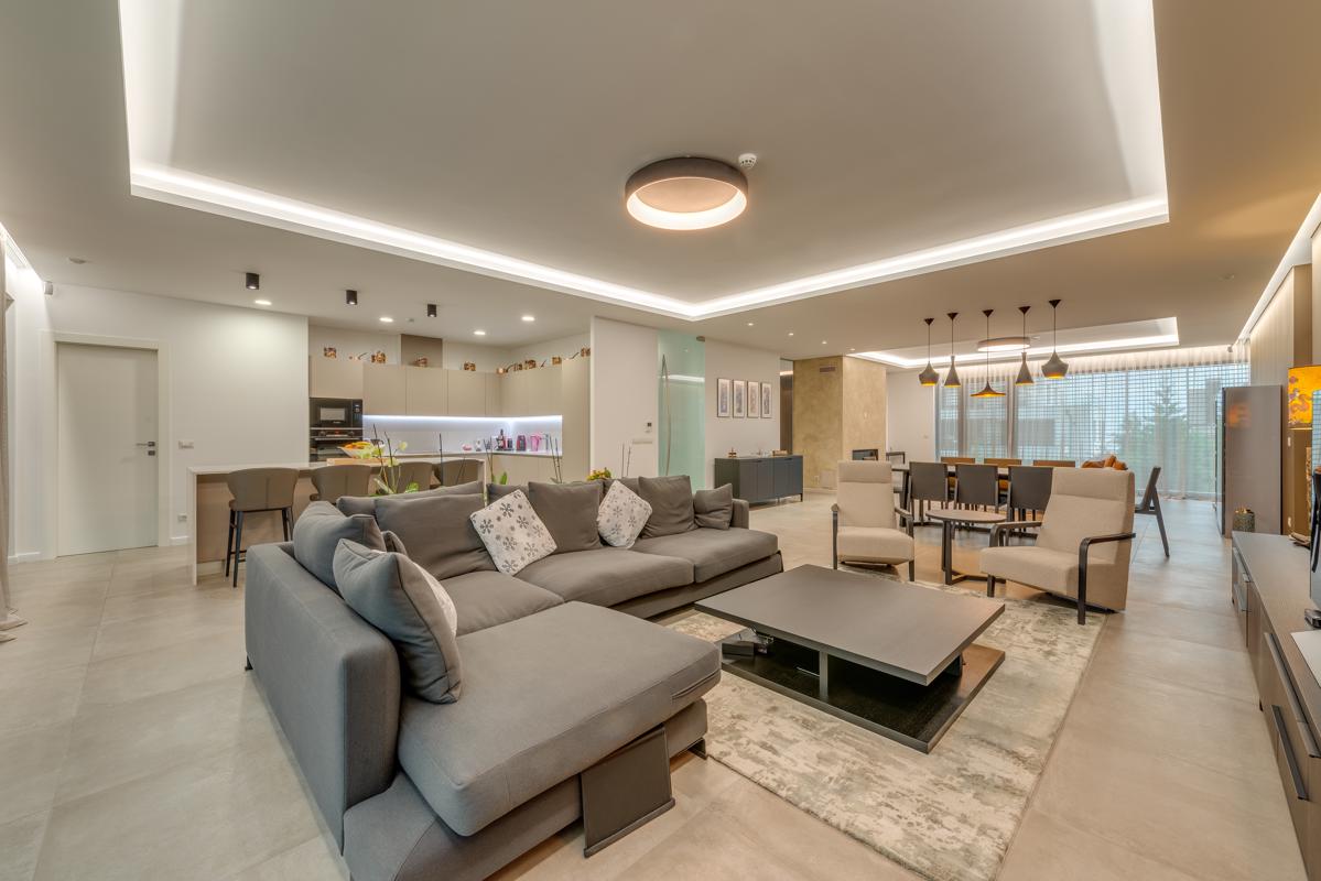 STYLISH NEW HOUSE IN A PRESTIGIOUS GATED COMPLEX