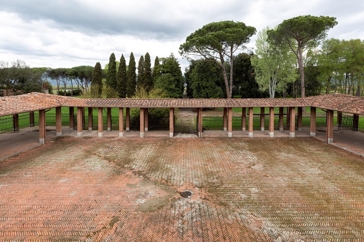 Luxury real estate 托斯卡纳的美丽历史别墅，带公园出售