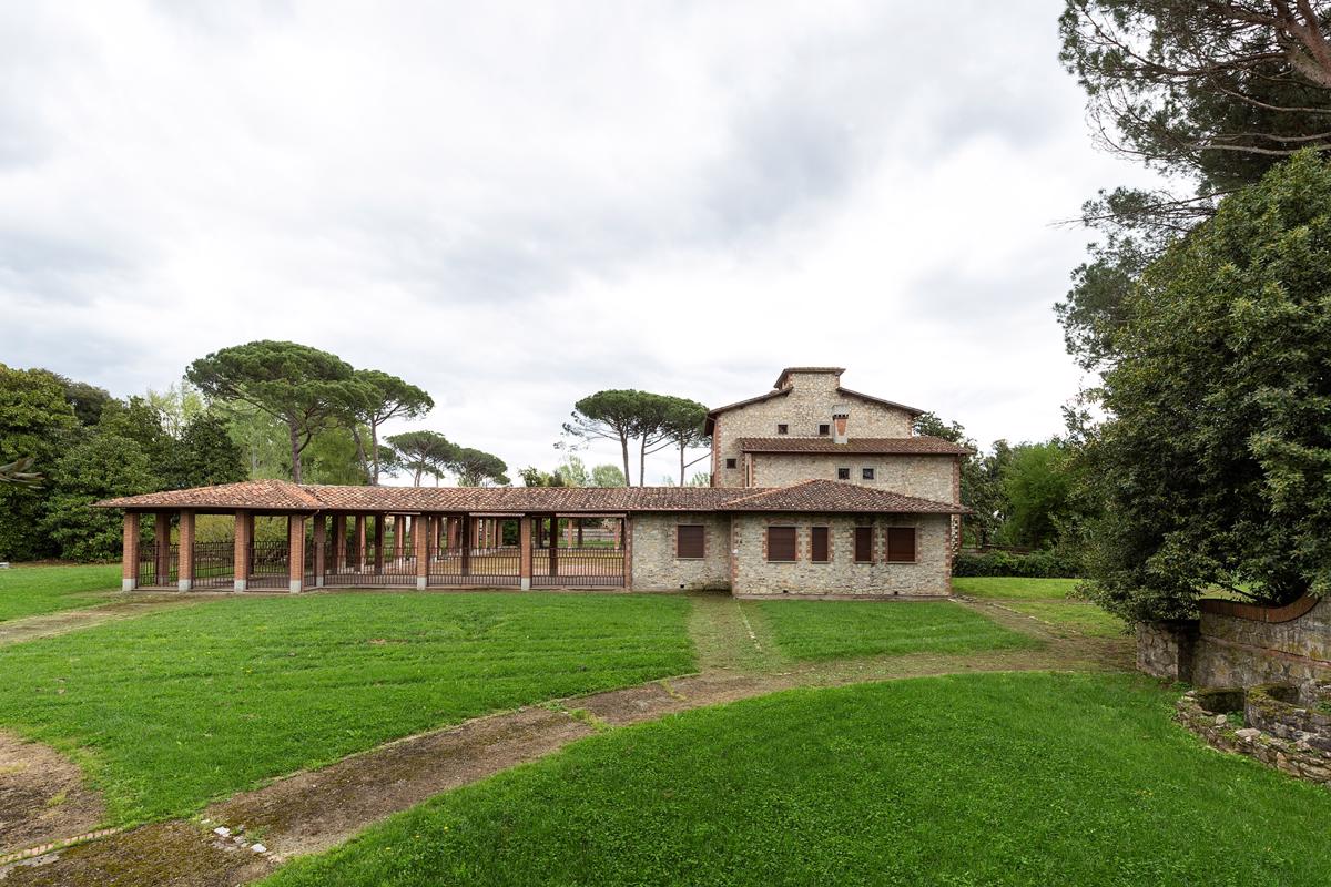 托斯卡纳的美丽历史别墅，带公园出售 luxury real estate