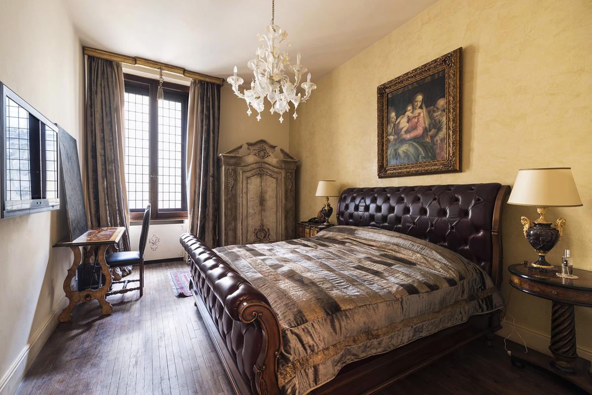 LUXURY APARTMENT IN HISTORIC BUILDING | Italy Luxury Homes | Mansions