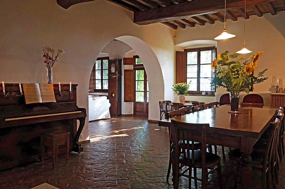 COZY FARMHOUSE IN TUSCAN COUNTRYSIDE Italy Luxury Homes Mansions