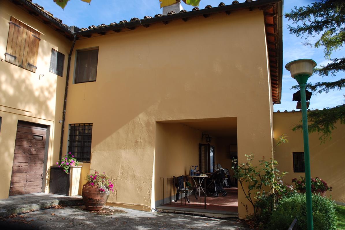 Luxury homes 位于菲索莱山上全景的农舍