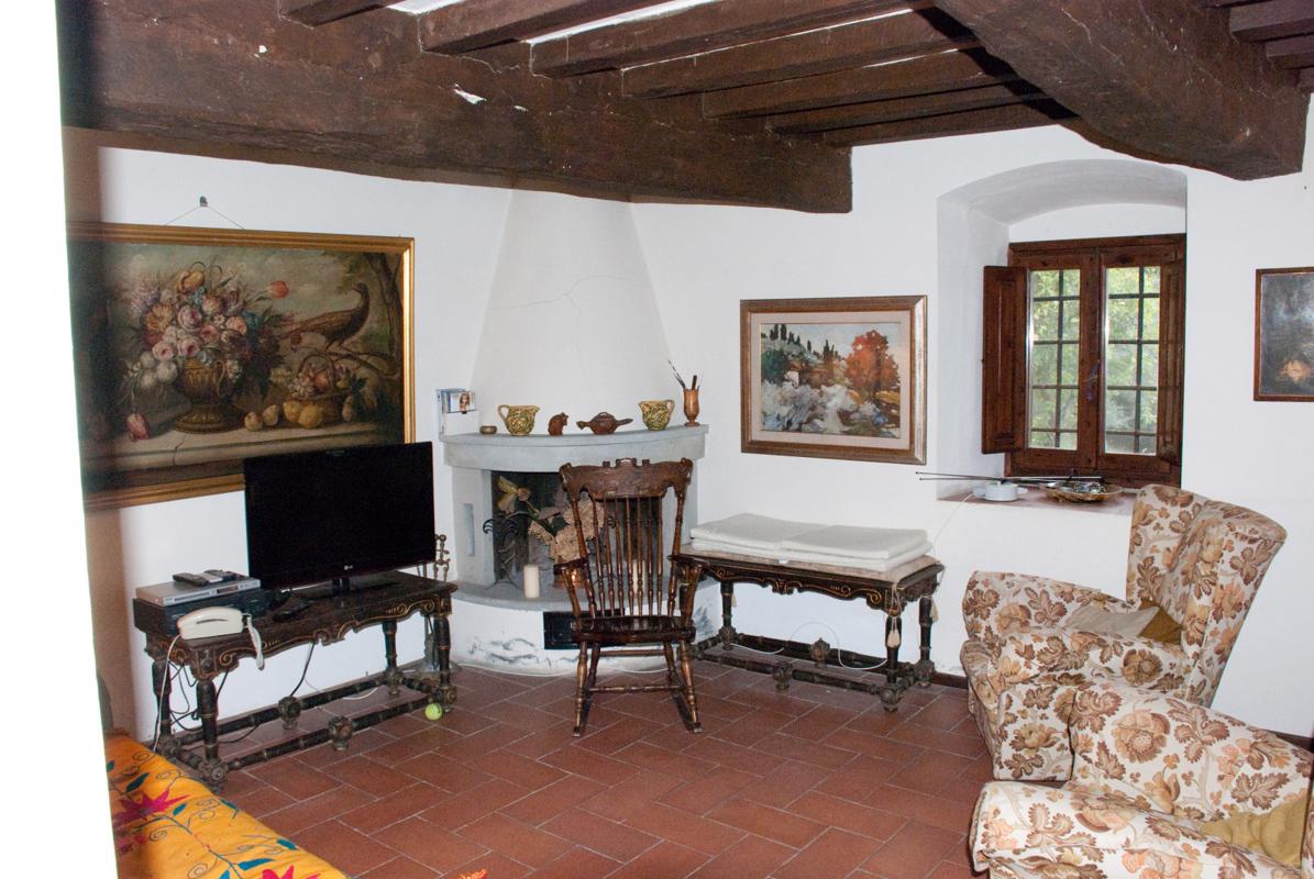 Luxury real estate 位于菲索莱山上全景的农舍