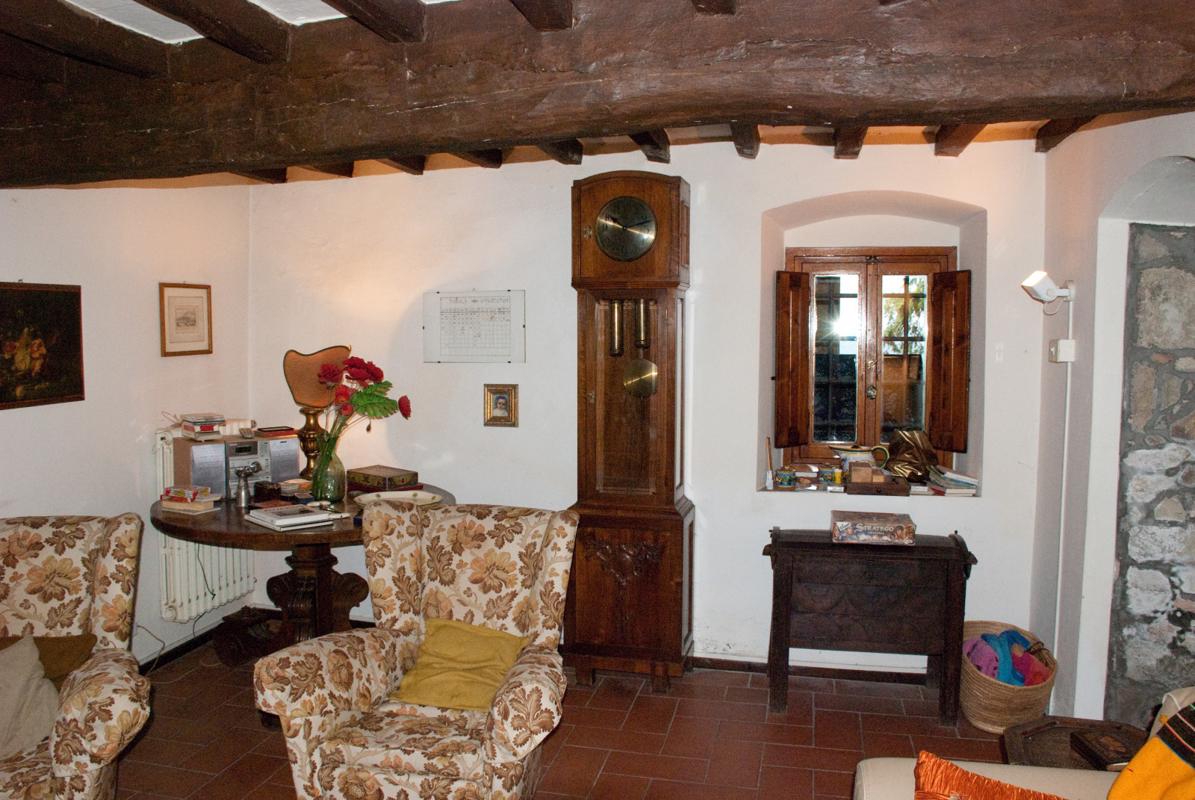 位于菲索莱山上全景的农舍 luxury real estate