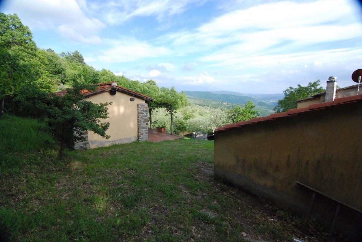 Mansions in 位于菲索莱山上全景的农舍