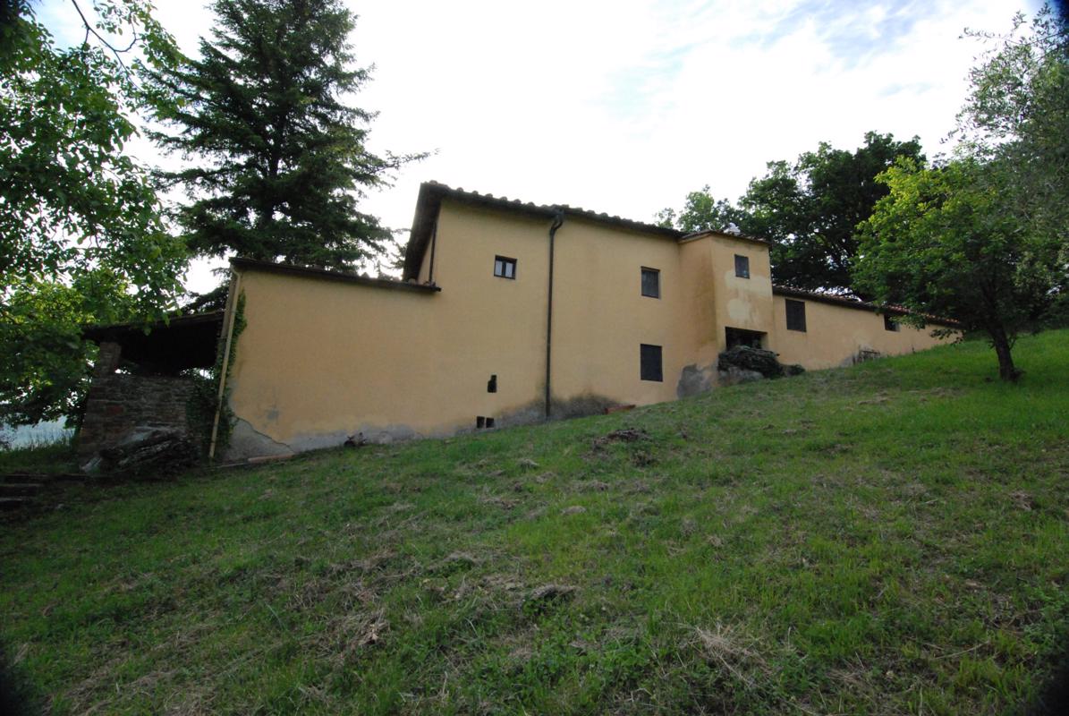 位于菲索莱山上全景的农舍 luxury homes