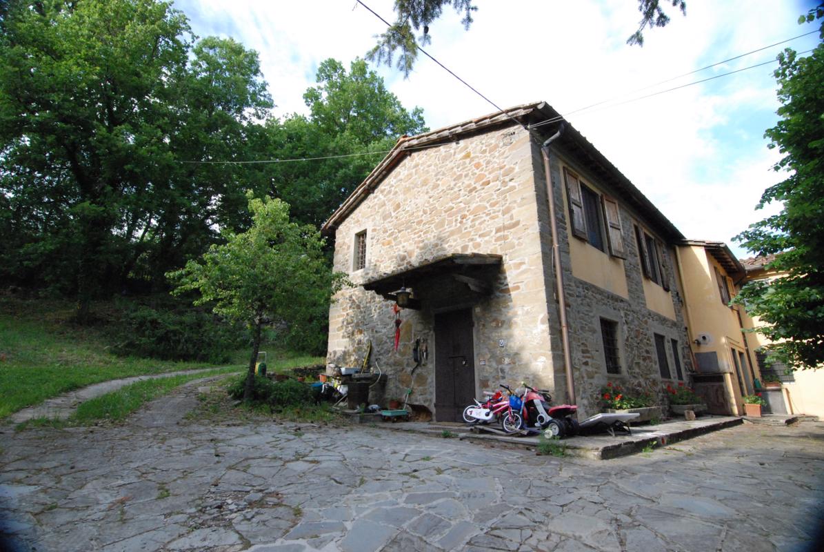 位于菲索莱山上全景的农舍 luxury real estate