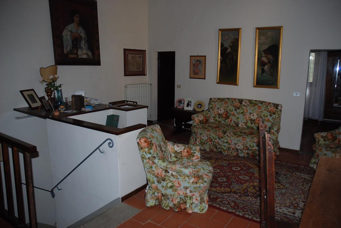 位于菲索莱山上全景的农舍 luxury properties