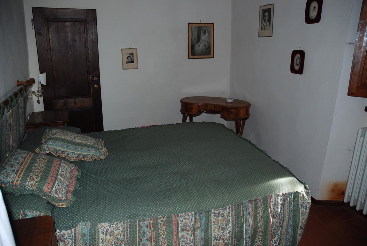 位于菲索莱山上全景的农舍 mansions