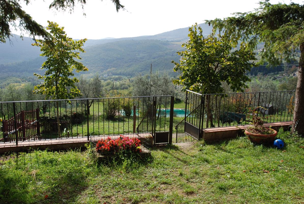 位于菲索莱山上全景的农舍 luxury homes