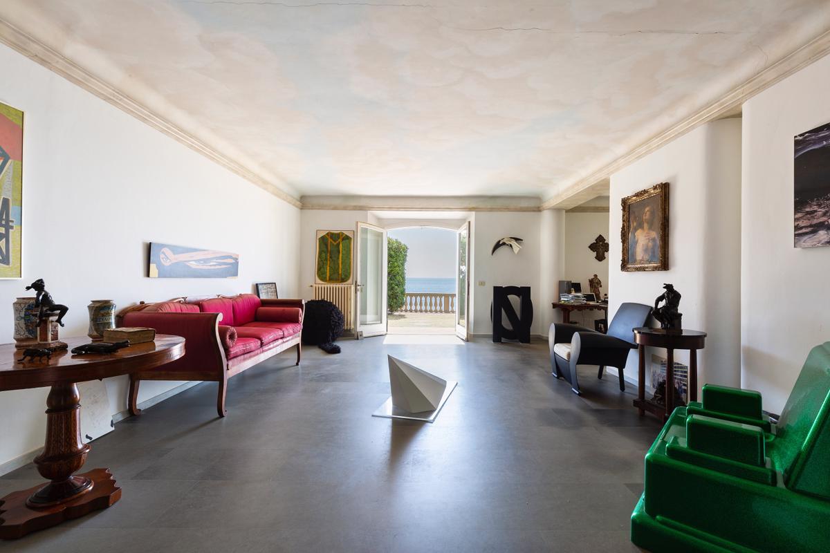 Luxury real estate 利沃诺 — 托斯卡纳海边的美丽别墅