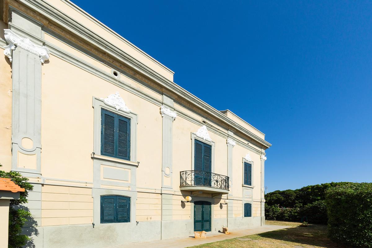 利沃诺 — 托斯卡纳海边的美丽别墅 mansions