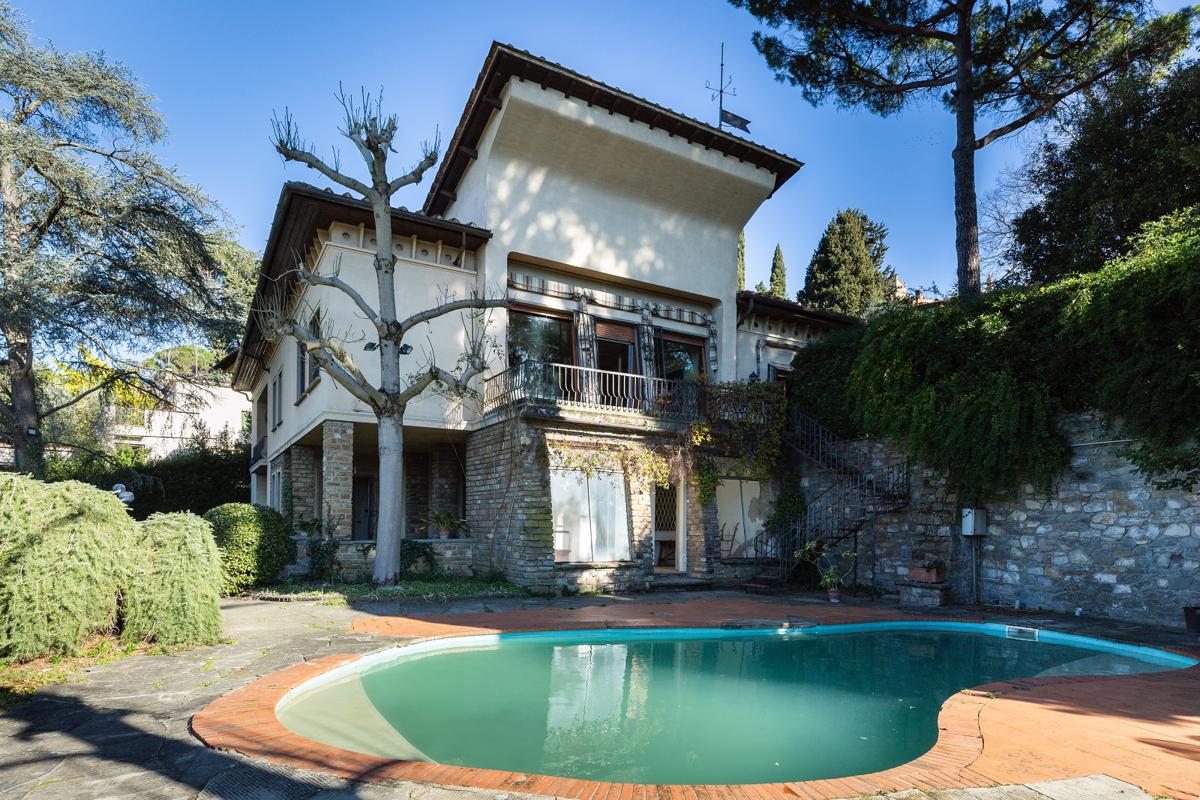 PANORAMIC VILLA WITH SWIMMING POOL AND PARK IN FIESOLE Italy Luxury