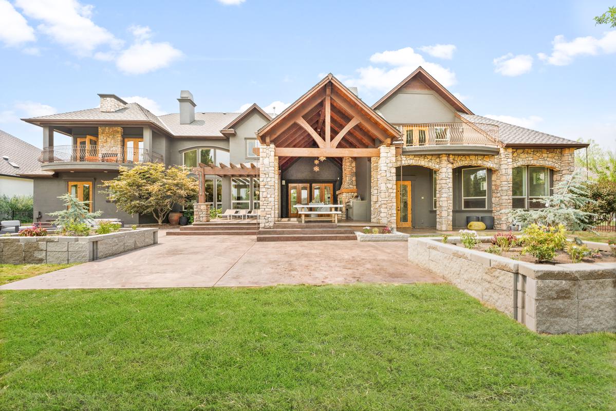 STUNNING TWO RIVERS ESTATE